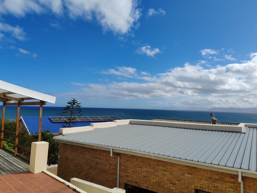 5 Bedroom Property for Sale in Perlemoenbaai Western Cape